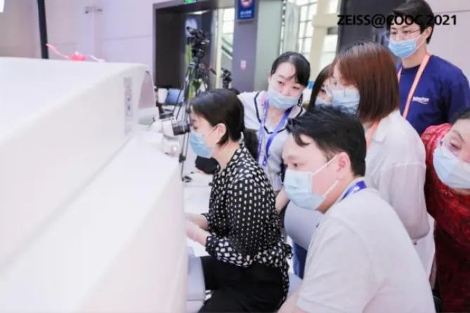 叶宇峰教授开展全飞秒透镜分离手术直播带教